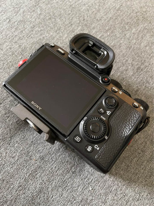 New Sony a7 III ILCE7M3/B Full-Frame Mirrorless Interchangeable-Lens Camera